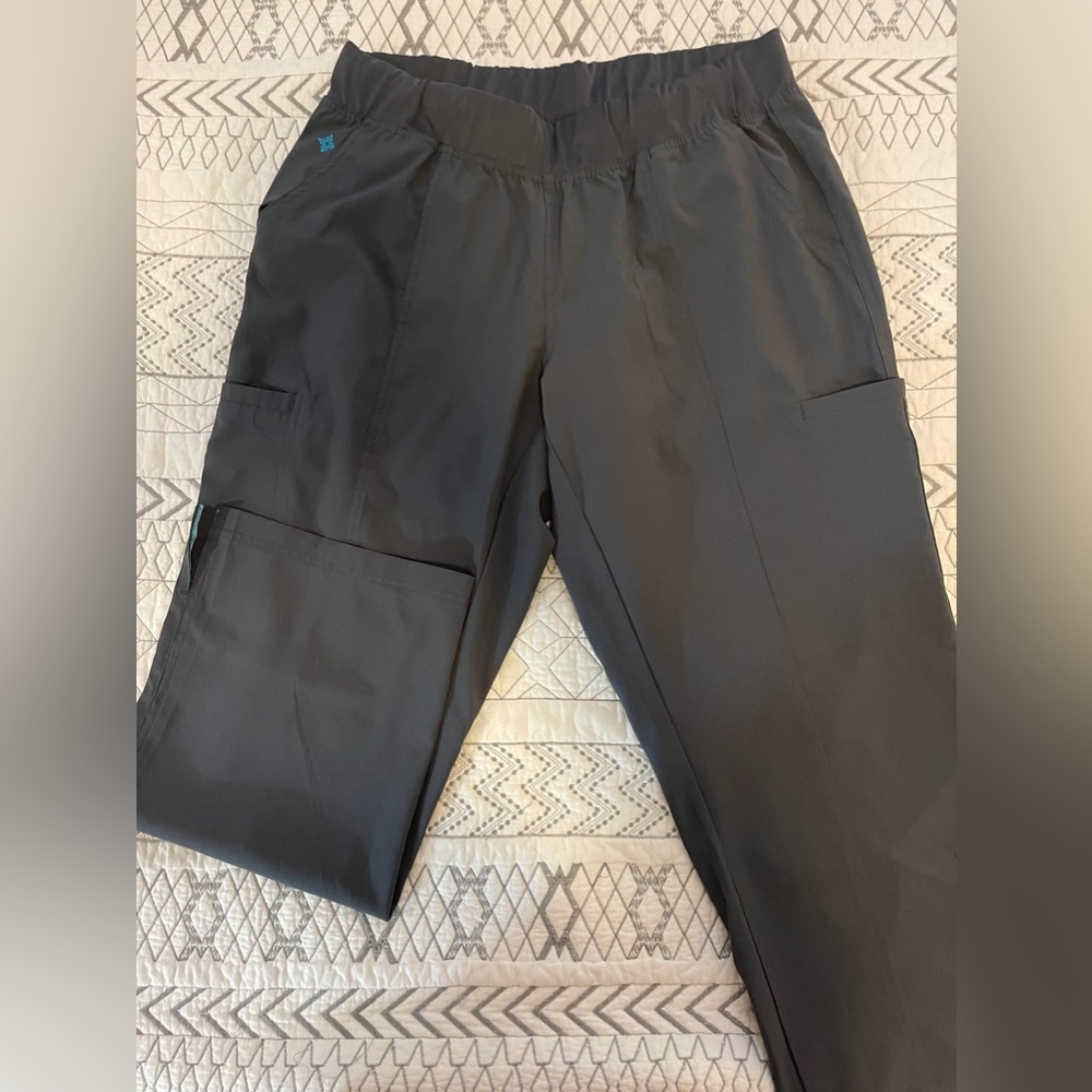 Med Couture Insight Women's 6-Pocket Cargo Scrub Pants - Pewter